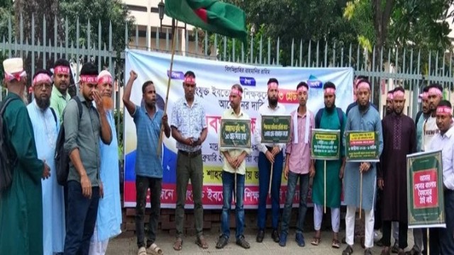 ১৩তম গ্রেডে আবেদনের দাবিতে শাহবাগে ইবতেদায়ি শিক্ষকরা | অধিকার পত্র